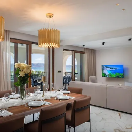 Beachfront Armeria With Pool Kaštela