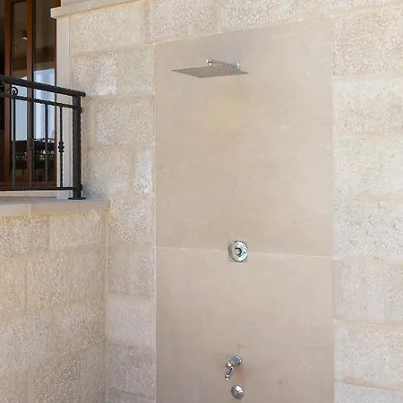 Beachfront Armeria With Pool Kaštela