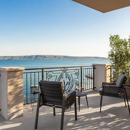 Villa Beachfront Armeria With Pool