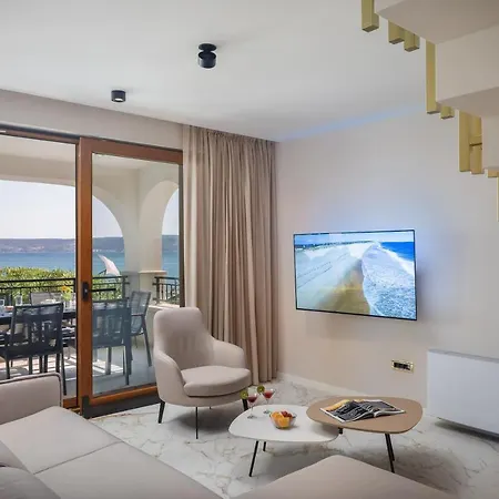 Villa Beachfront Armeria With Pool *