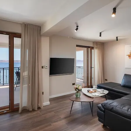 Villa Beachfront Armeria With Pool