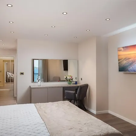 Villa Beachfront Armeria With Pool *