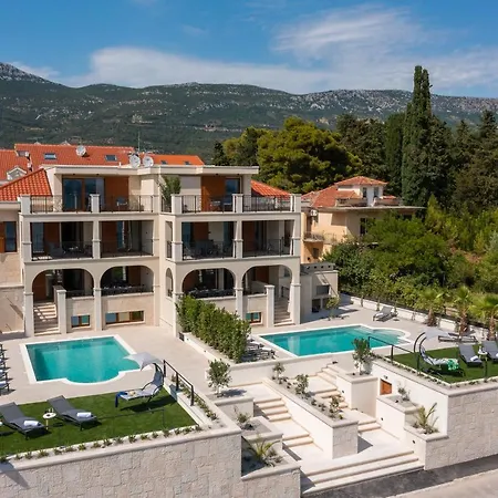 Beachfront Armeria With Pool Villa Kaštela