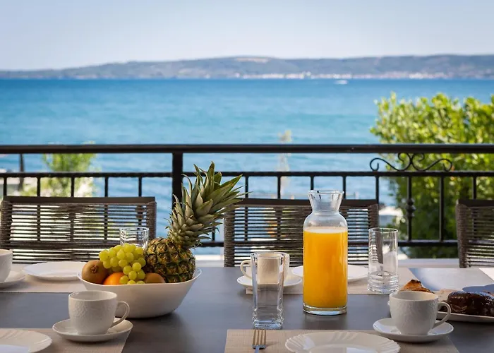 Beachfront Armeria With Pool וילה *