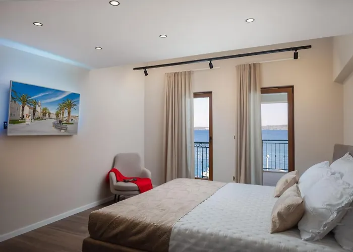 Beachfront Armeria With Pool וילה Kaštela