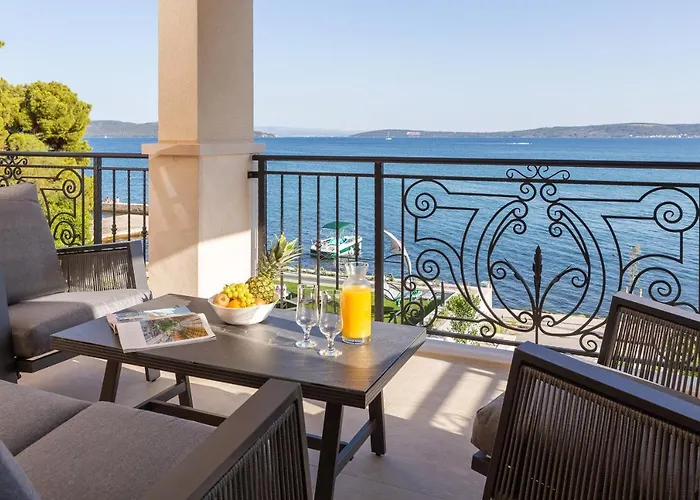 וילה Beachfront Armeria With Pool Kaštela