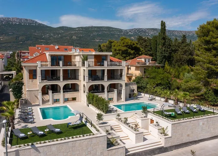 Beachfront Armeria With Pool וילה Kaštela