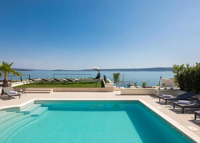 Beachfront Armeria With Pool וילה Kaštela