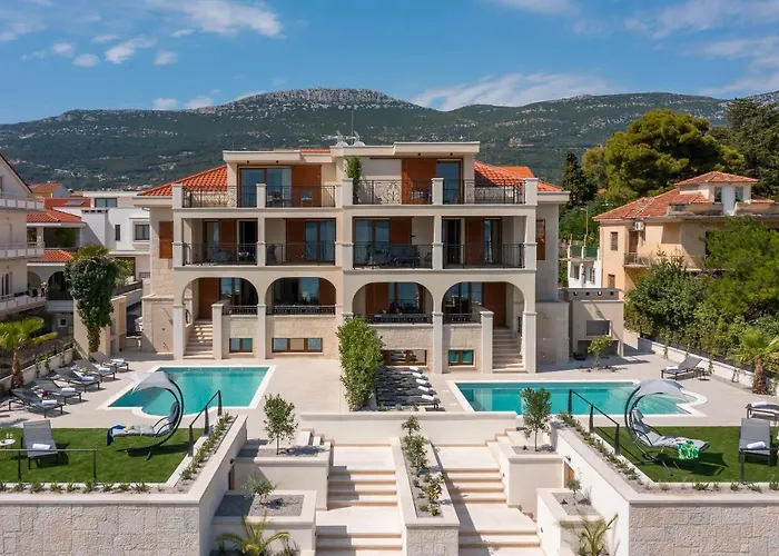 Beachfront Armeria With Pool * Kaštela