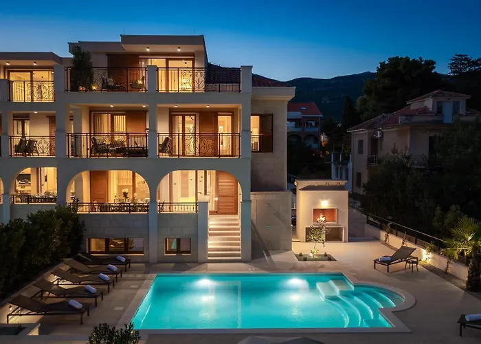 וילה Beachfront Armeria With Pool