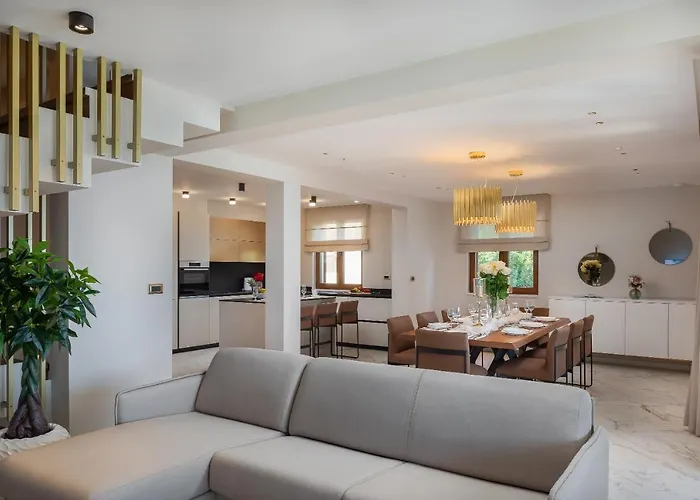 Beachfront Armeria With Pool וילה