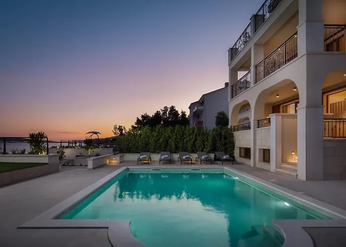 וילה Beachfront Armeria With Pool *