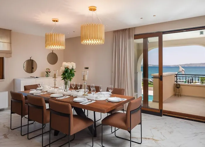Beachfront Armeria With Pool וילה
