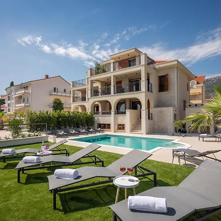 Beachfront Armeria With Pool *