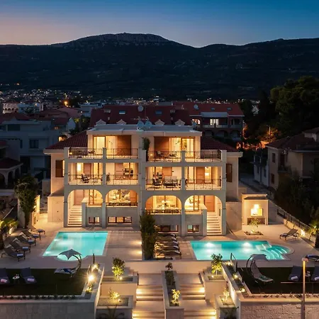 Villa Beachfront Armeria With Pool