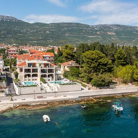 Villa Beachfront Armeria With Pool