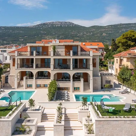 Beachfront Armeria With Pool * Kastela