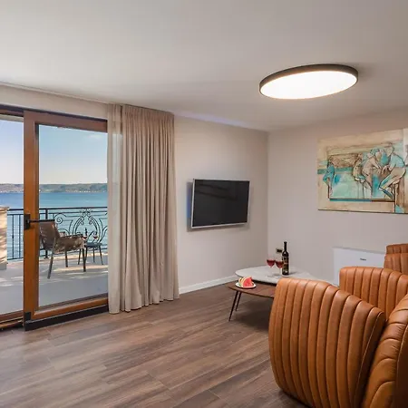 Beachfront Armeria With Pool