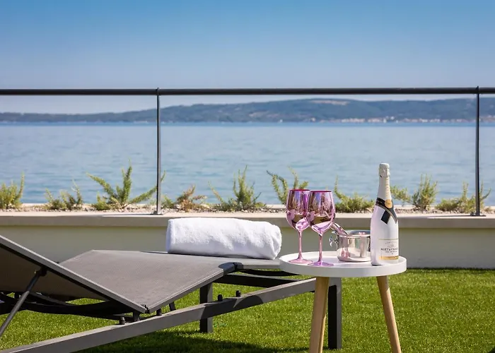 Beachfront Armeria With Pool * Kaštela